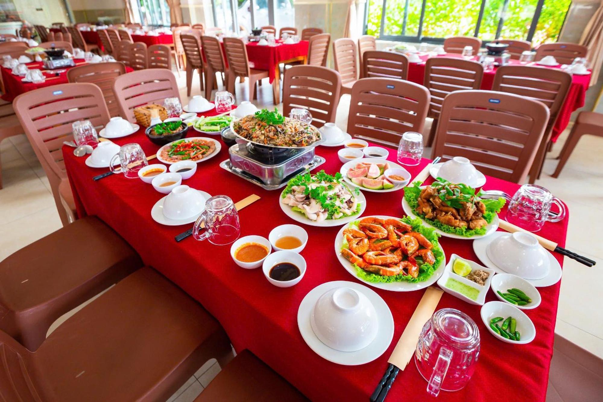 Chau Gia Hotel Vinh Hy Exterior photo